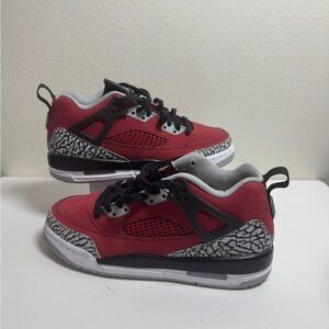 Jordan Spizike Low "Toro" Big Kids' Shoes Gym Red/Black-Wolf Grey FQ3950-600
